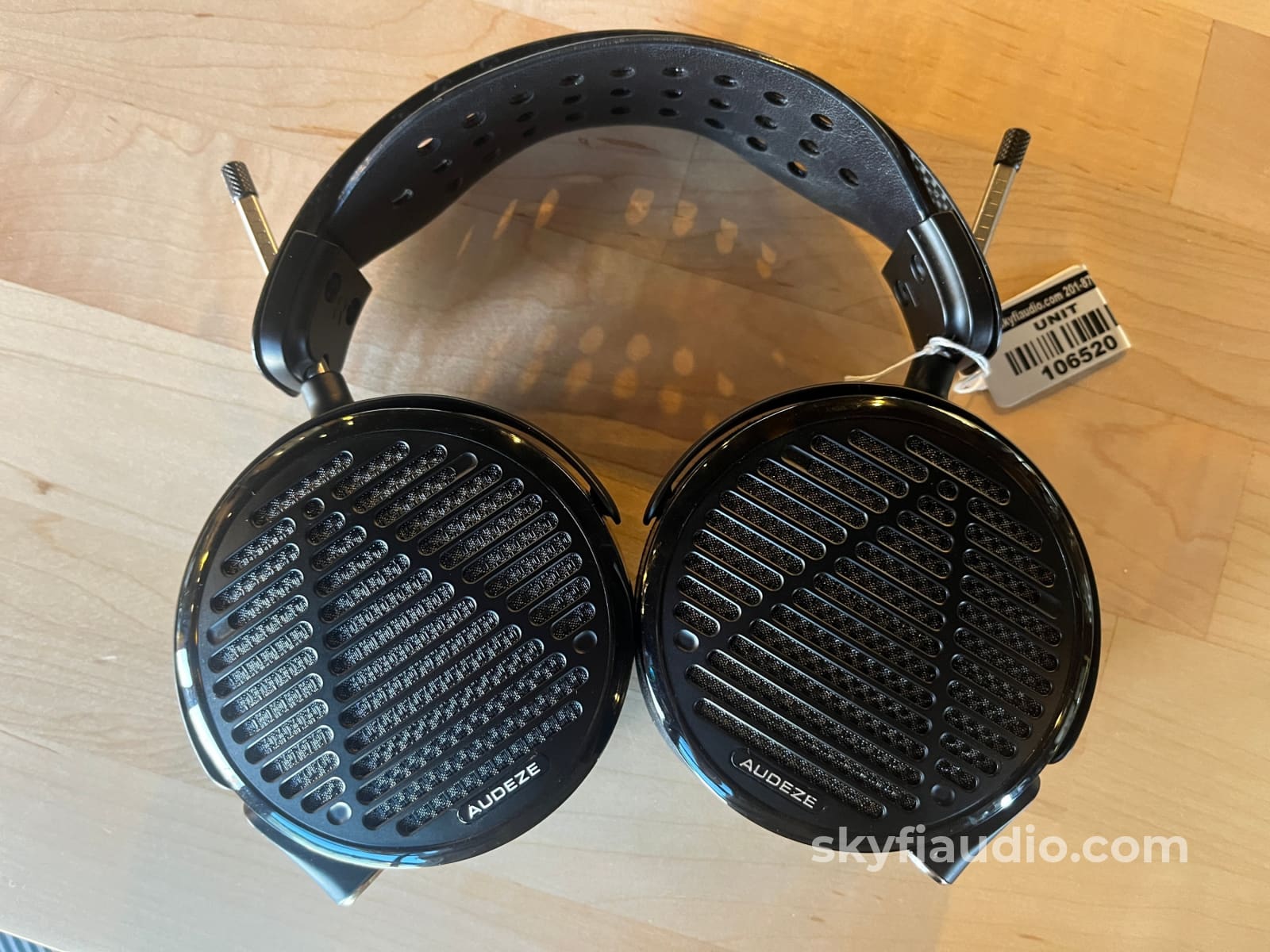 Audeze LCD-5 Planar Magnetic Headphones - Image 7