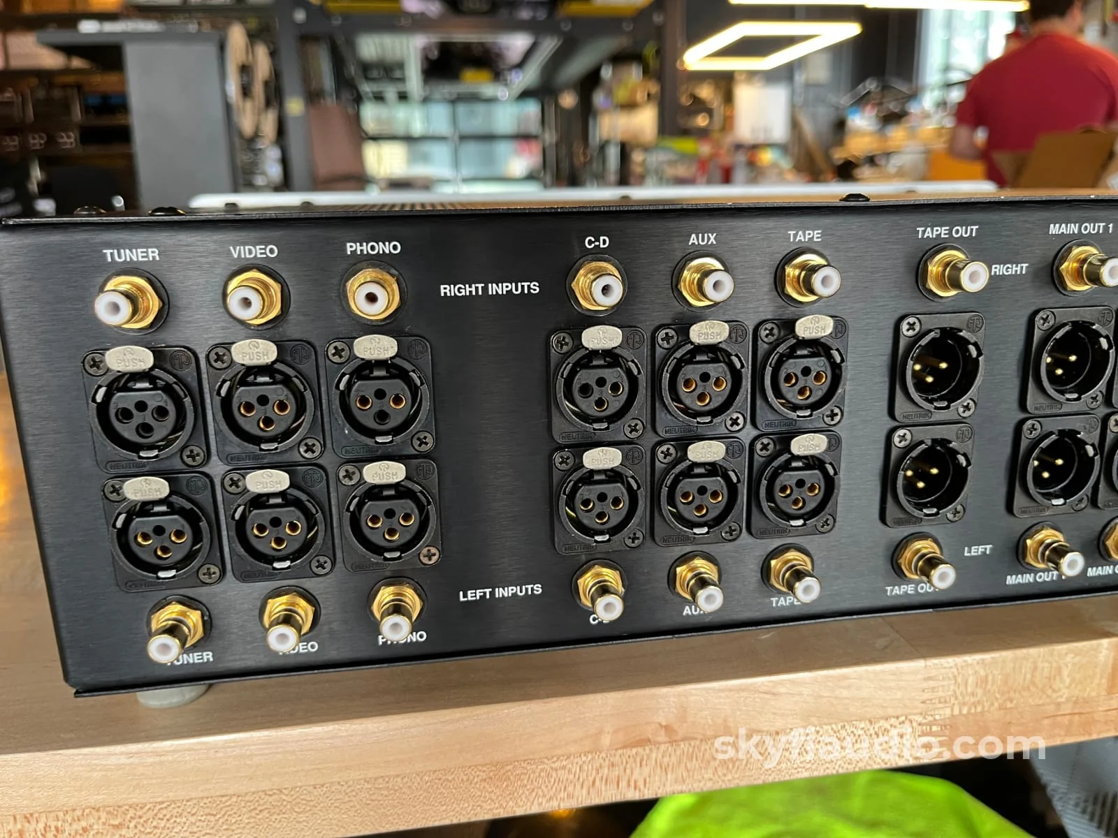 Audio Research LS22 All-Tube Preamplifier with 6 RCA & XLR Inputs - Image 9