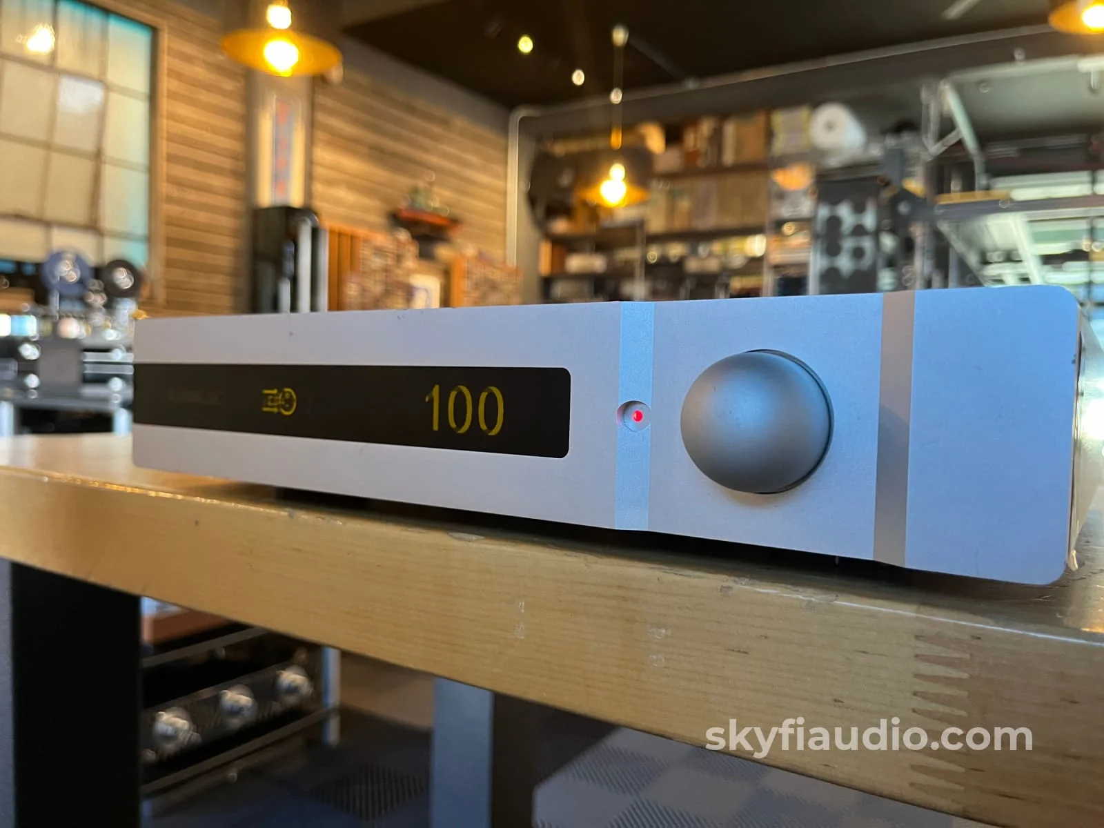 AURALiC VEGA Digital Preamp and DAC (32-Bit, 384kHz, DSD/DXD) - Image 3