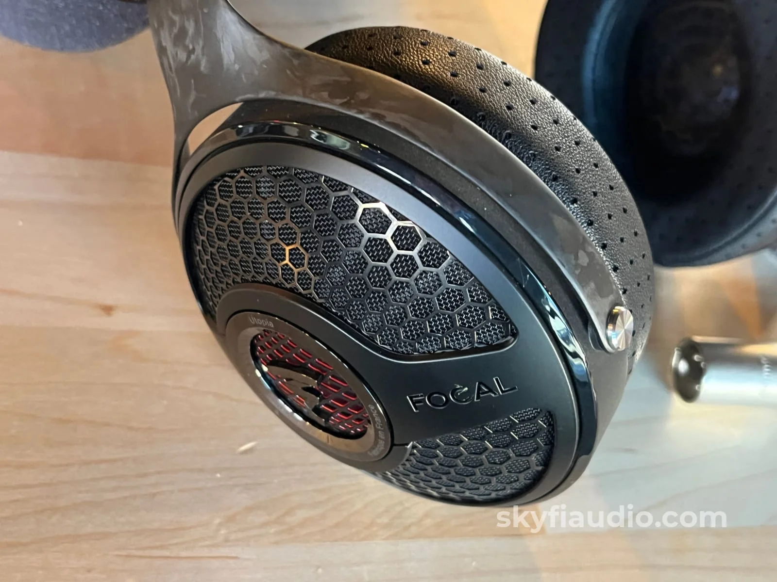 Focal Utopia 2022 Edition Headphones Featuring Beryllium Drivers - With Case - Image 10