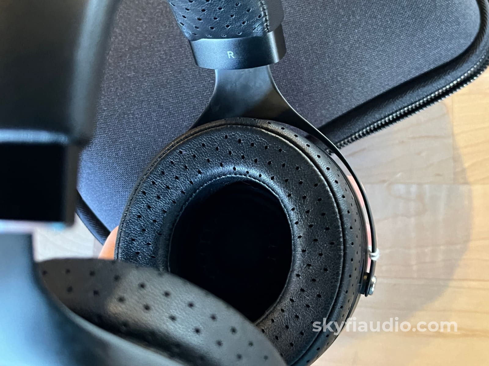 Focal Utopia 2022 Edition Headphones Featuring Beryllium Drivers - With Case - Image 11
