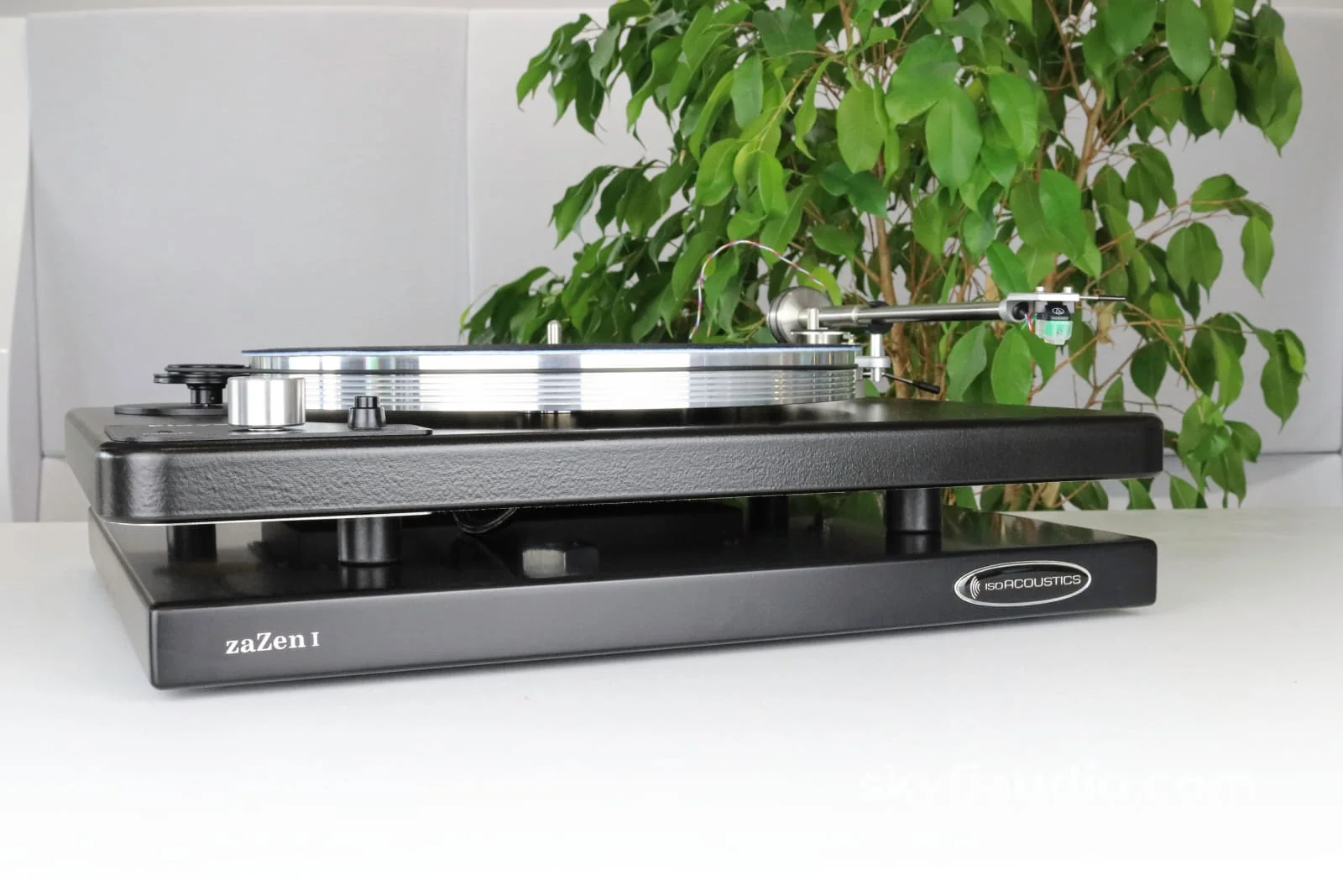 IsoAcoustics zaZen Series Isolation Platforms for Turntables and Sensitive Audio Equipment - Image 8