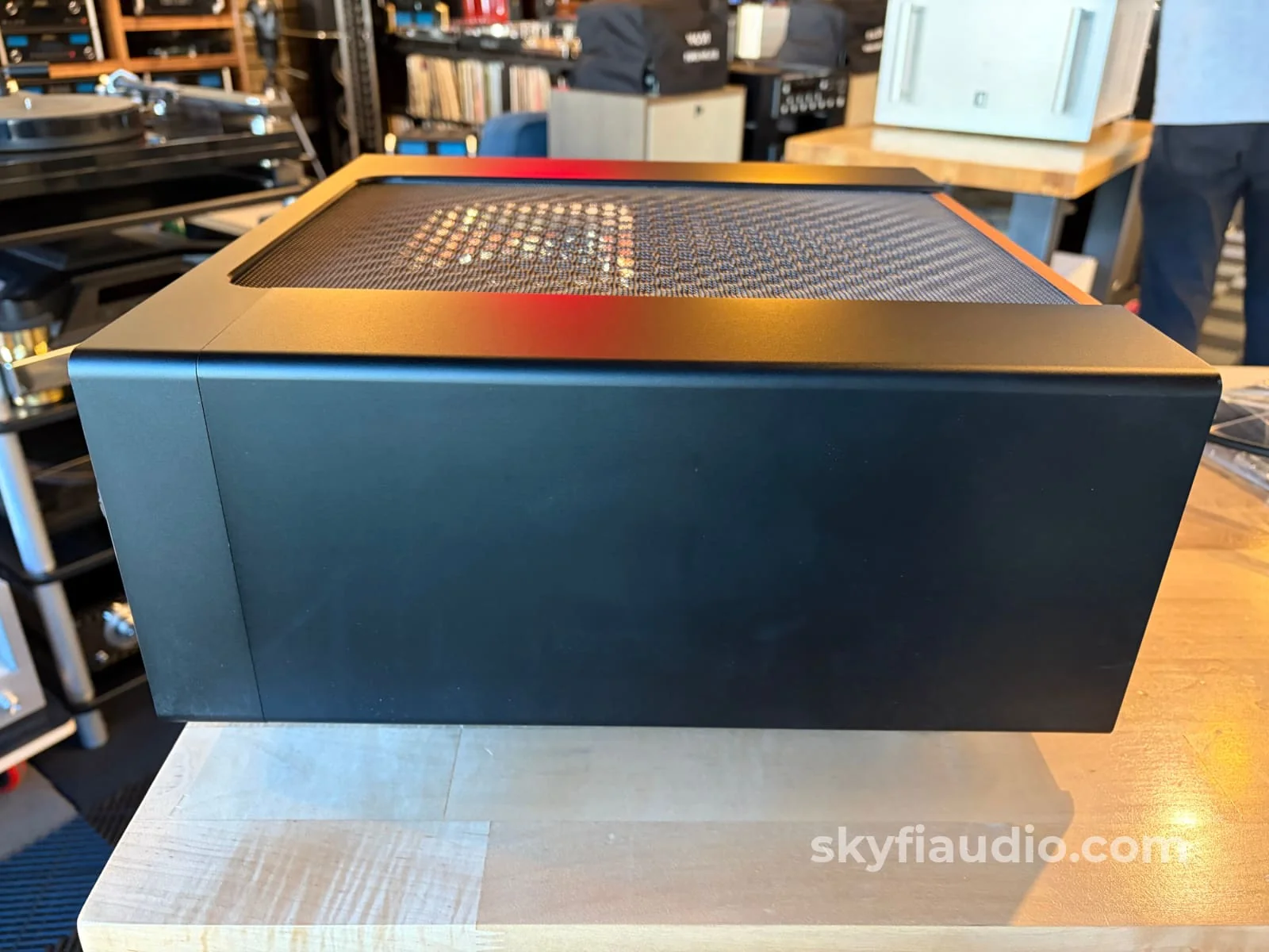 Marantz Model 10 Integrated Amplifier - 250W - Factory Refurbished (B-Stock) - Image 8