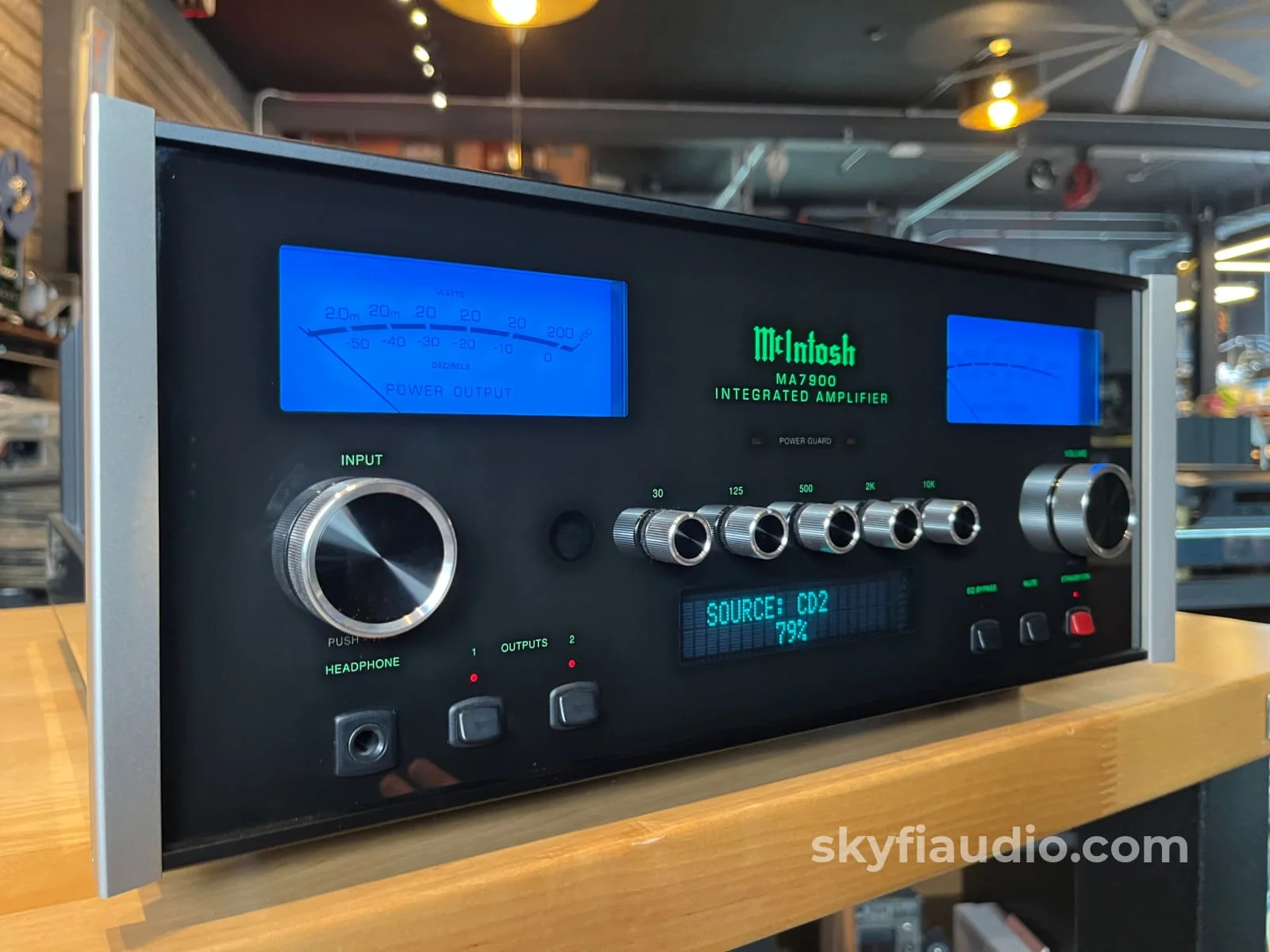 McIntosh MA7900 Solid State Integrated Amplifier - Fiber Optic Lighting - Image 3