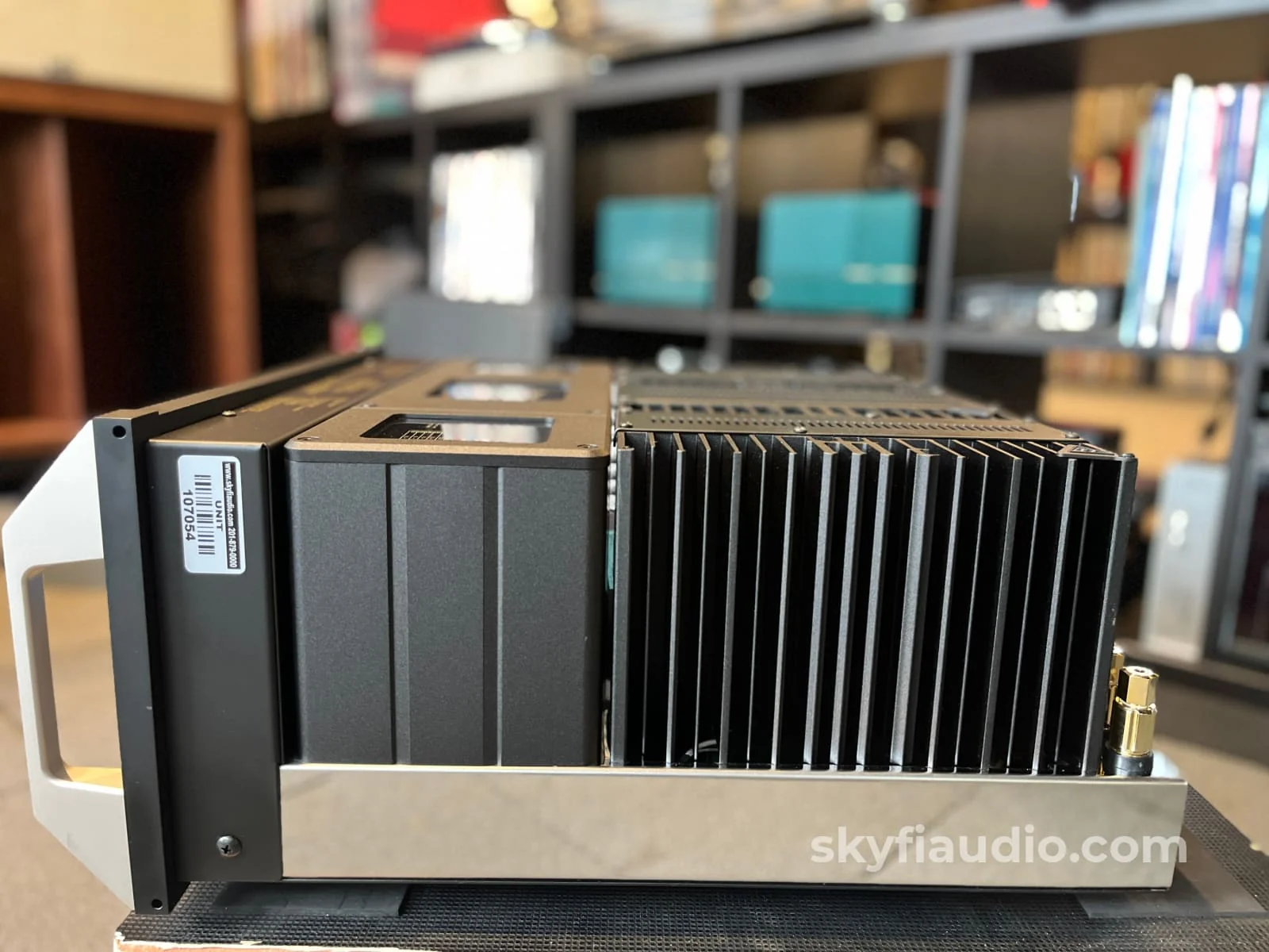 McIntosh MC462 Solid State Amplifier - Quad Balanced - Pre-Loved - Image 11