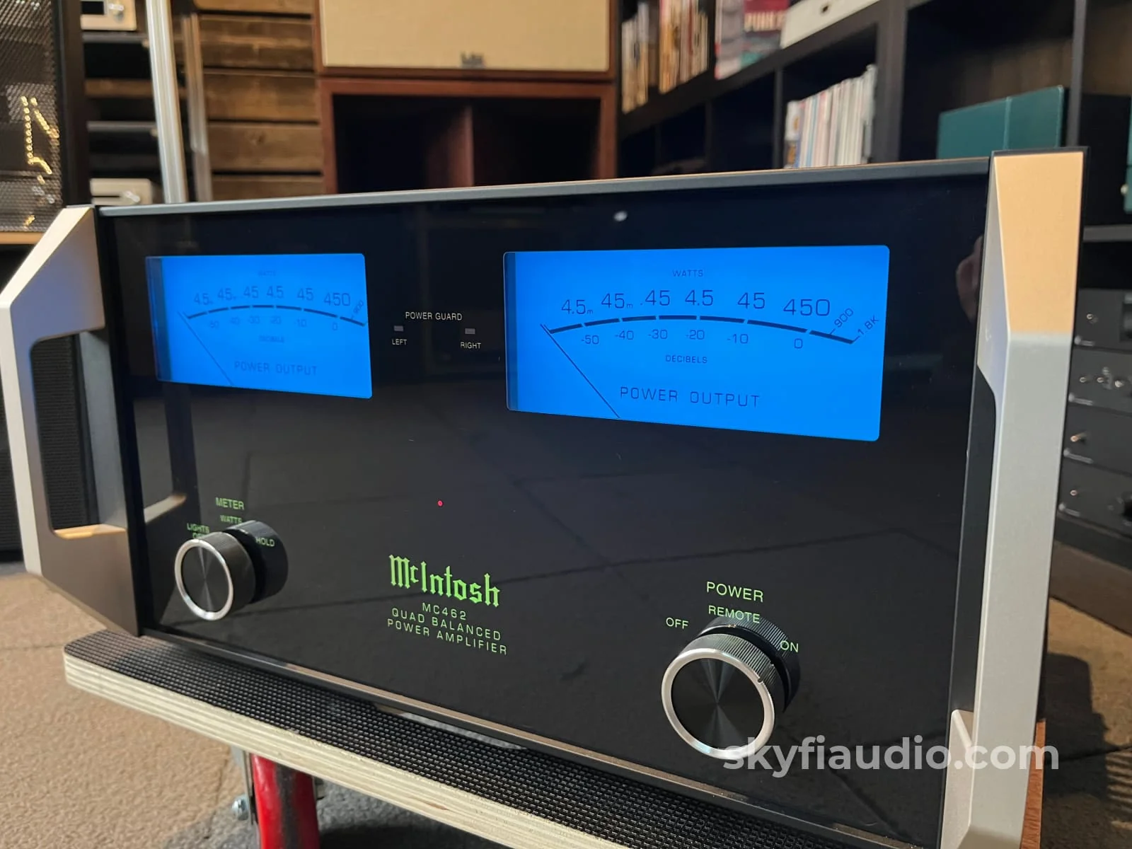 McIntosh MC462 Solid State Amplifier - Quad Balanced - Pre-Loved - Image 2