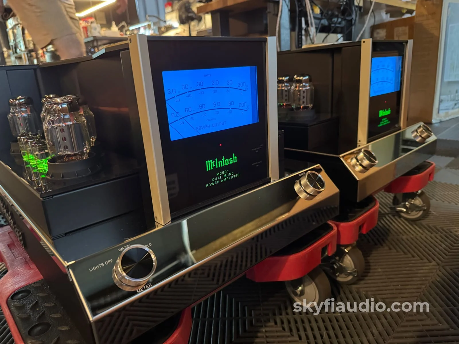 McIntosh MC901 Hybrid Drive MonoBlock Amplifier Pair - Pre-Loved - Image 4