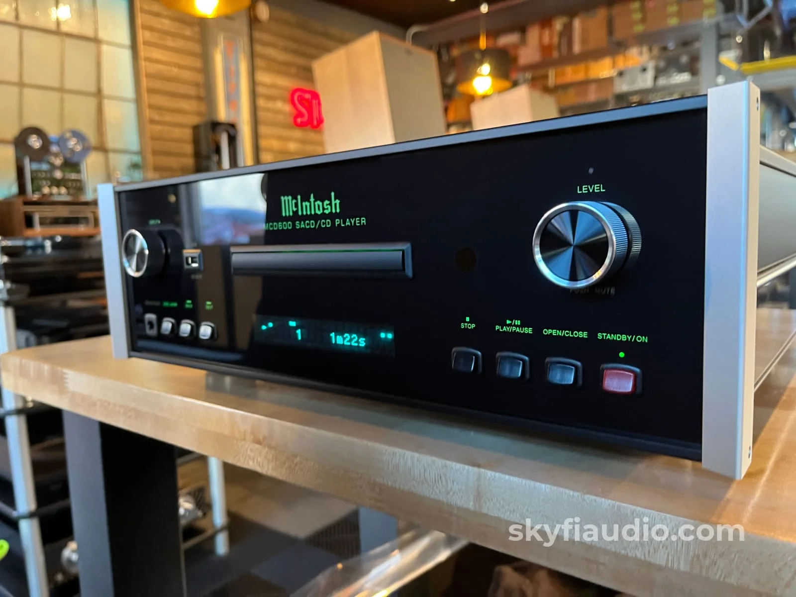 McIntosh MCD600 SACD/CD Player W/ Quad Balanced DAC - Pre-Loved - Image 2