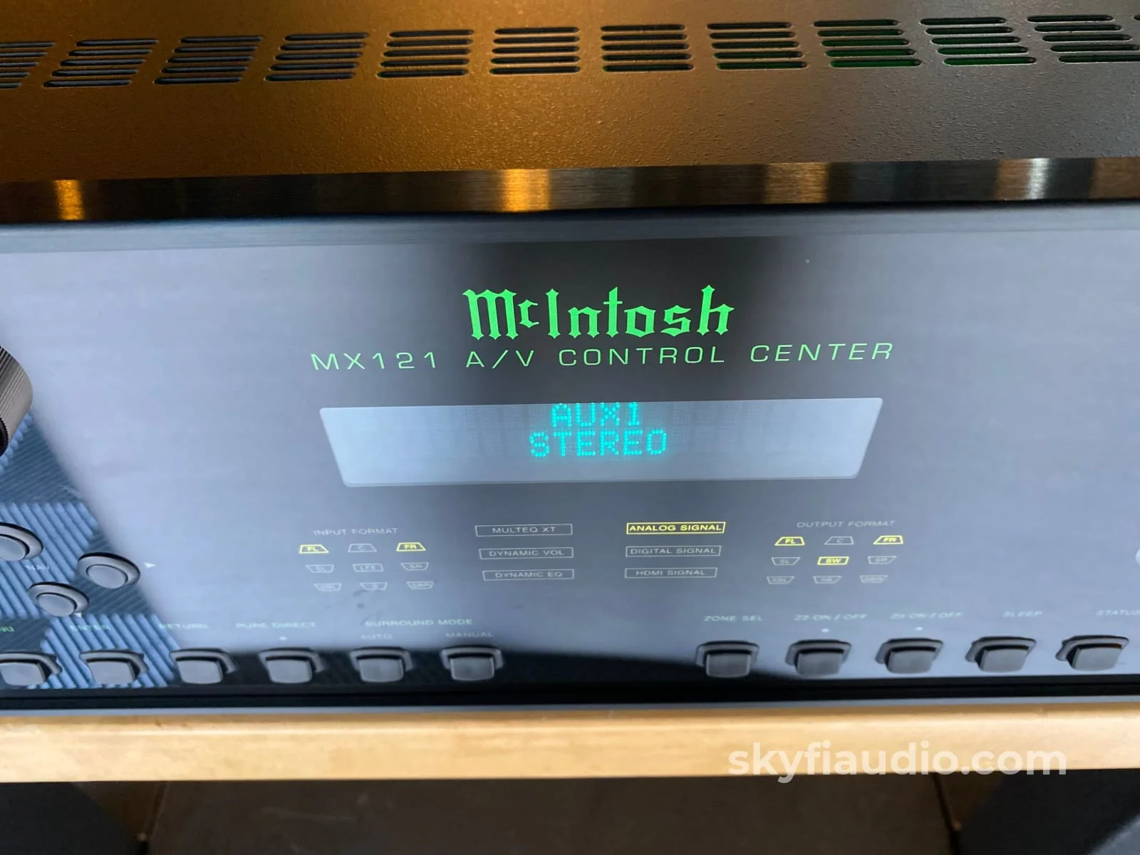 McIntosh MX121 Pre/Processor w/Dolby True HD, DTS-HD, and Phono - Image 4