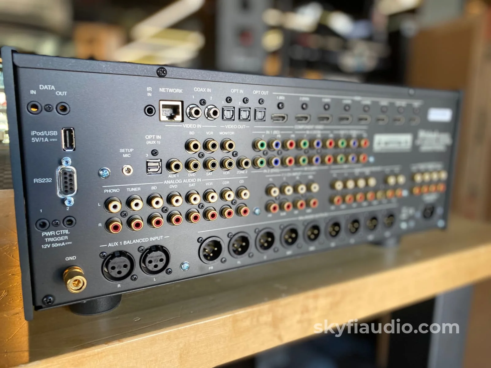 McIntosh MX121 Pre/Processor w/Dolby True HD, DTS-HD, and Phono - Image 9