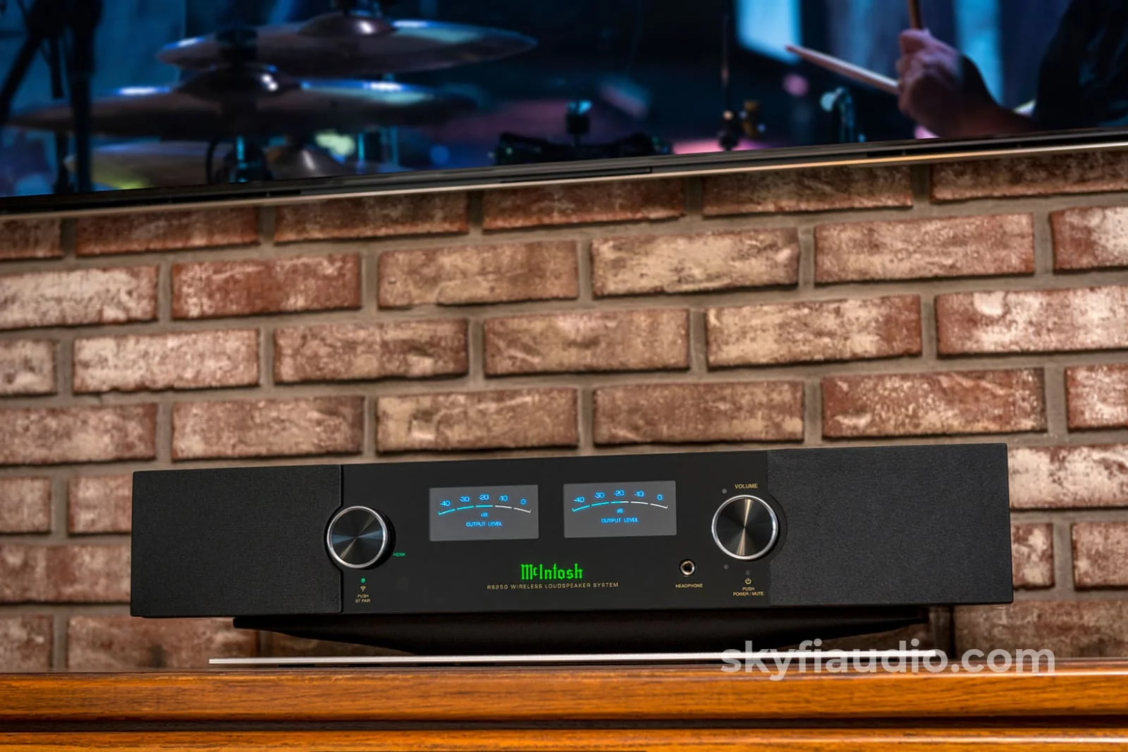 McIntosh RS250 Wireless Loudspeaker System - NEW