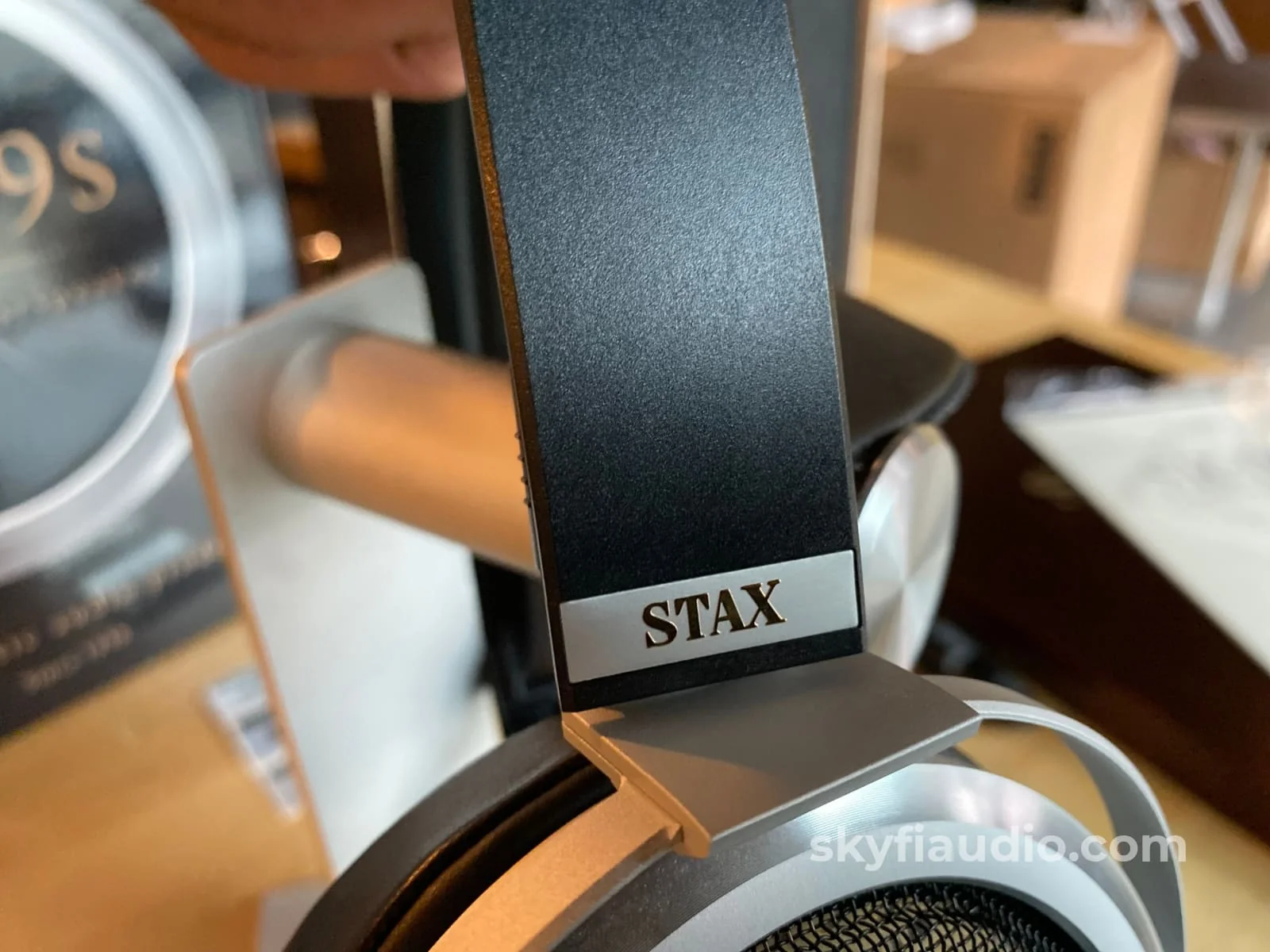 STAX SR-009S Headphones - As New and Complete - In Box - Image 5
